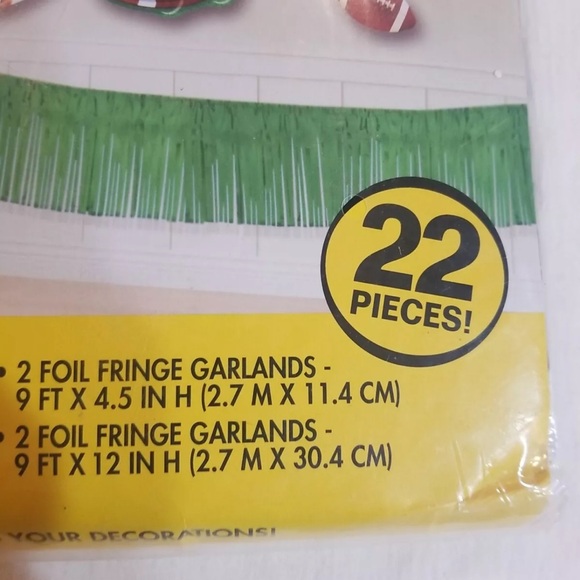 Giant Room Decorating Kit FOOTBALL - The Party Zone - 22 Pieces Mega Value Pack. - Picture 5 of 12